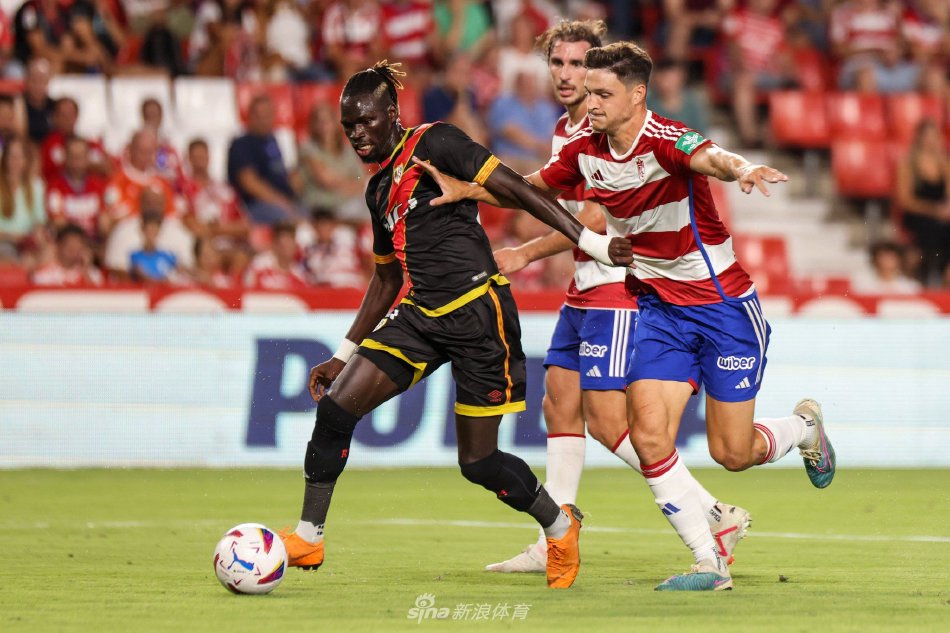 足球比赛中 足球比赛中